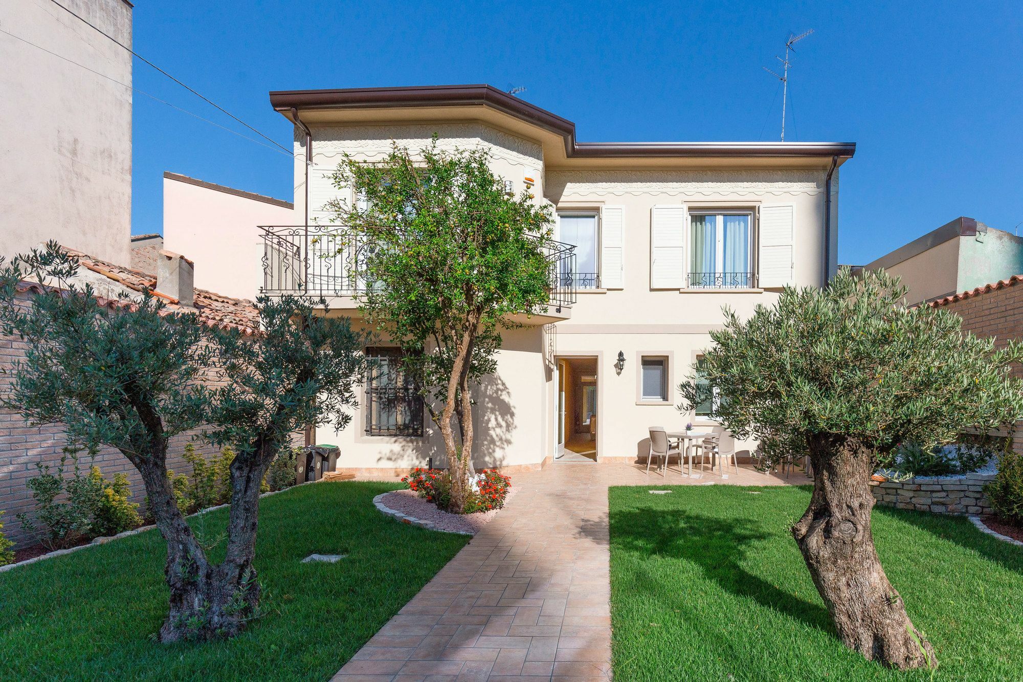 Cavour 3*